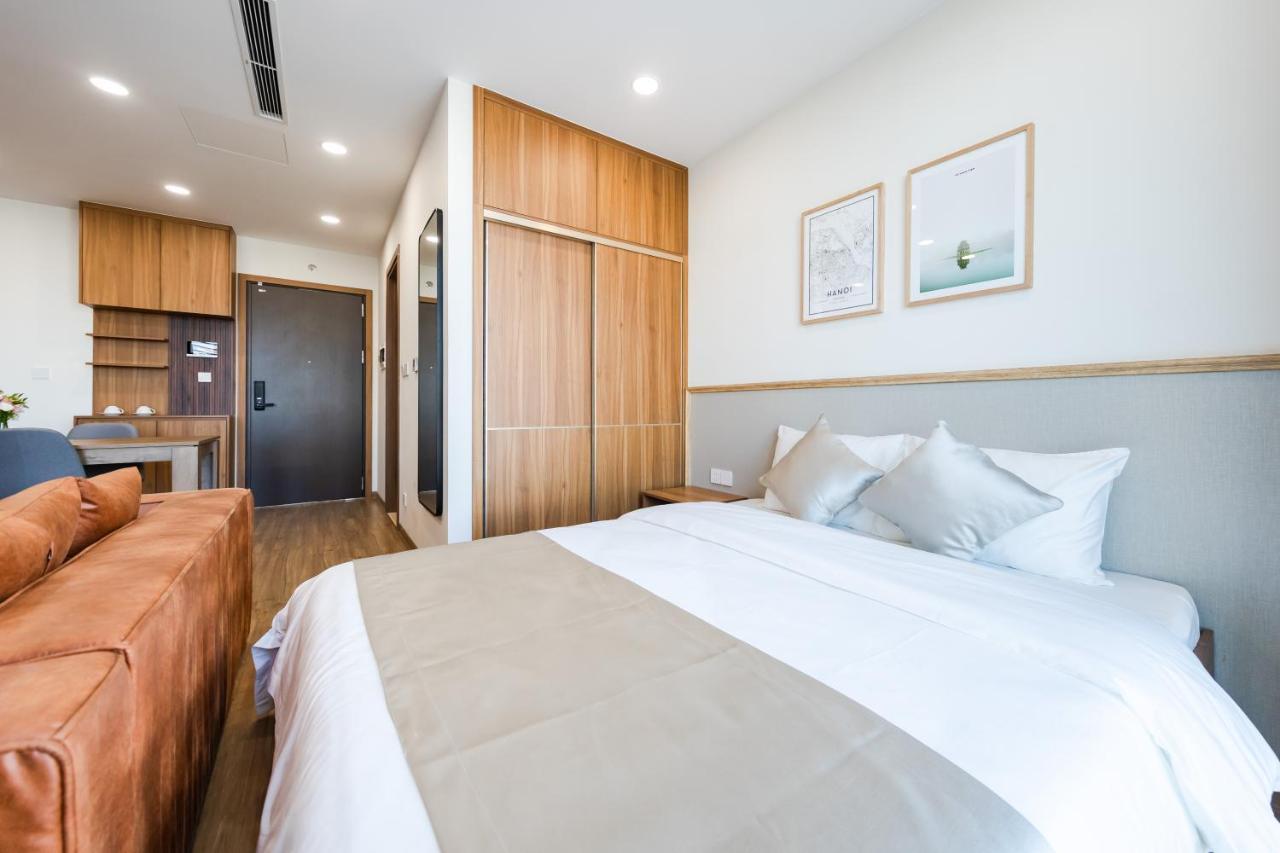 Five Star Westlake 1St-4Th Floors Hotel & Serviced Apartment Ανόι Εξωτερικό φωτογραφία A bedroom in a serviced apartment in Hanoi, Vietnam